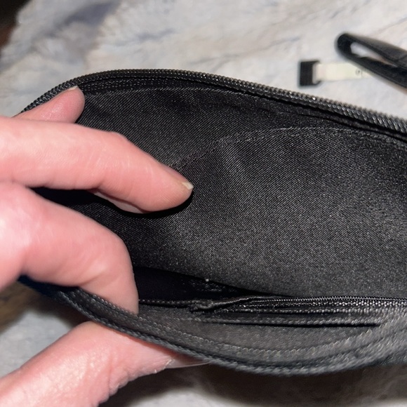 NWT•Horror Film Set• BUCKLE-DOWN Canvas Wallet, “IT 2” & 2 “Terrifier” Film Pins - Picture 16 of 16